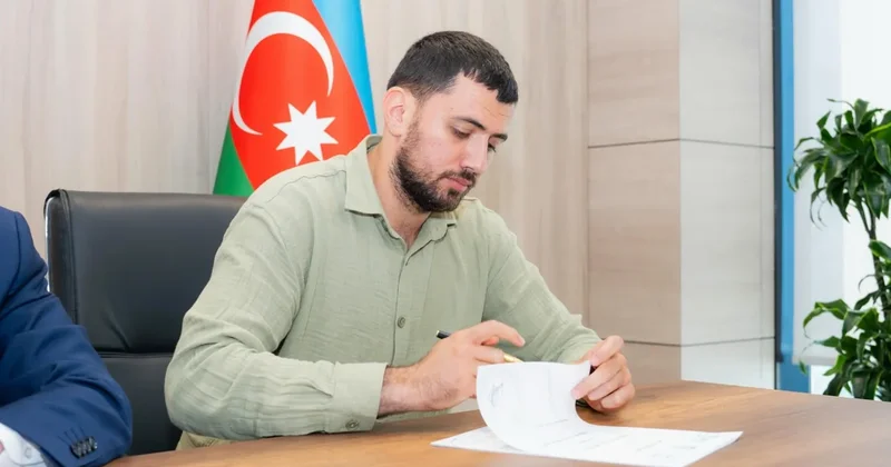 Şəfa Nicat Mehbalıyevlə müqavilə imzalayıb
