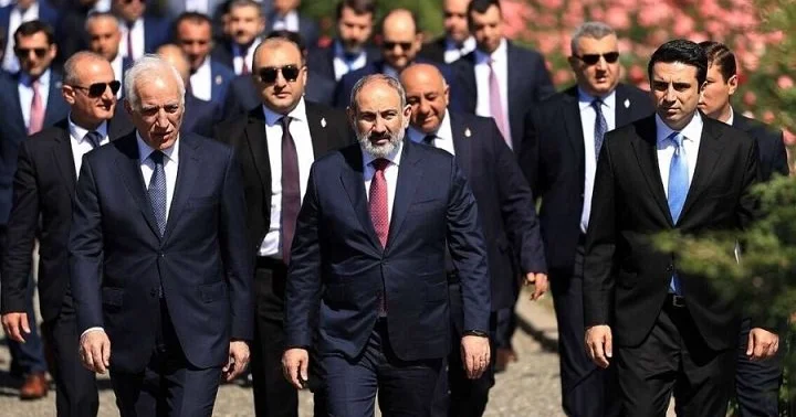 İrəvanı qarışdıran iddia: Paşinyanı qorumaq üçün səs yazısını o ölkə verib Gizli görüş