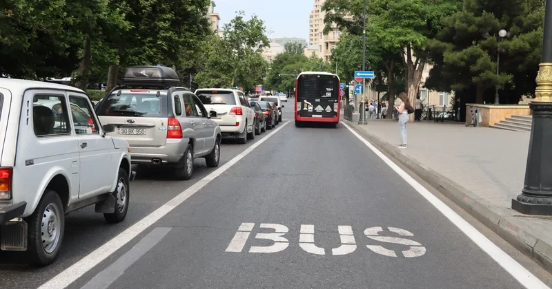 Yol polisi avtobus dayanacaqlarını zəbt edən sürücülərə xəbərdarlıq edib