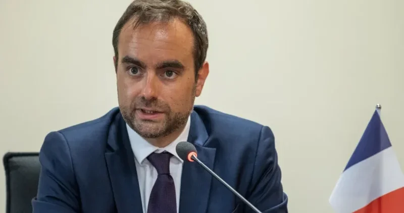 Fransanın müdafiə naziri Ukraynanın demilitarizasiyasını qırmızı xətt adlandırıb