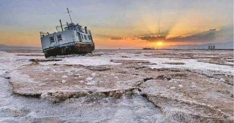 “Urmu gölü ölümlə çarpışır”