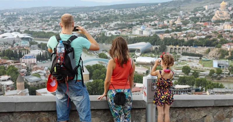 Bahalı təyyarə biletinə möhtacıq: Turistləri öz əlimizlə Gürcüstana peşkəş edirik