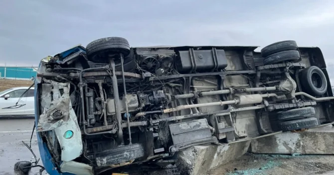 Ağdam Füzuli yolunda mikroavtobus aşıb, 20 nəfər xəsarət alıb