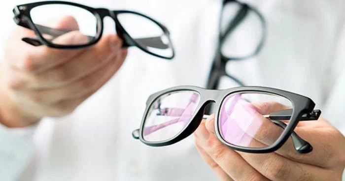 Keyfiyyətsiz eynək şüşəsi: bəzi optikalar insanlara necə zərər vurur? ARAŞDIRMA