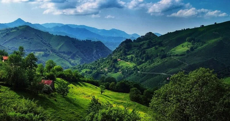 Midiyalıların saldığı bir cənub şəhəri 11 iqlim tipinin 8 i məhz buradadır TOPONİMLƏR