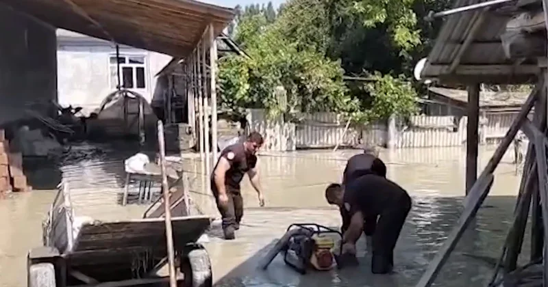 Подразделения МЧС продолжают работы в пострадавших от ливней районах ВИДЕО