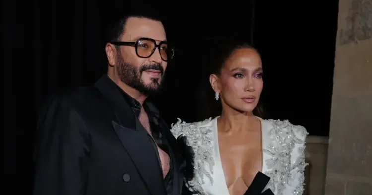 Cennifer Lopez geyimi ilə diqqət MƏRKƏZİNDƏ