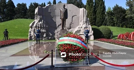 Коллектив МИД почтил память Гейдара Алиева в День сотрудников органов дипслужбы