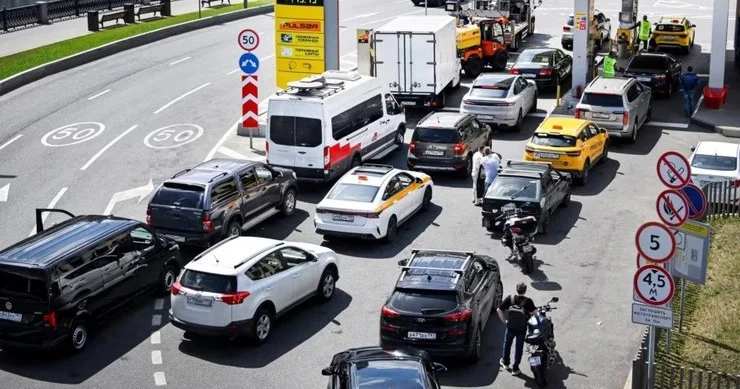 Ruslar Qazaxıstandan benzin daşıyır Qazaxlar qarşısını almağa çalışır, amma…