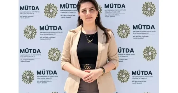 Monitoruma 50+ yazıb yapışdırmışdım Sertifikasiyadan yüksək bal toplayan müəllim