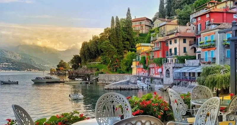 İtaliyanın bu kəndində çimərlik geyimində gəzən turistlər cərimələnəcək