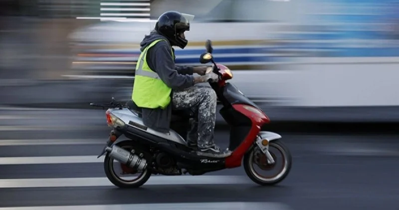Həbsdən çıxan məhbus moped oğurladı, polis yaxaladı