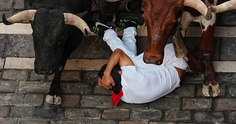 San Fermin festivalında öküzlərlə qaçış FOTOLAR