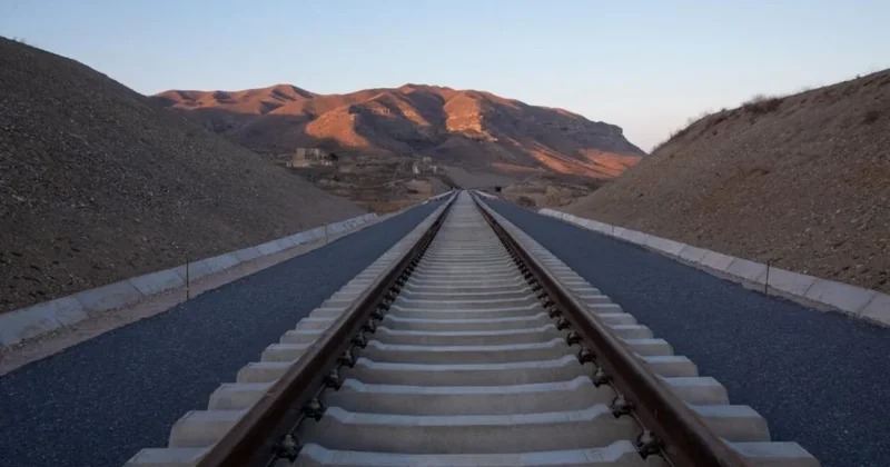 Məşhəddəki dəmir yolu xətlərindən birində qatarların hərəkəti bərpa edilib