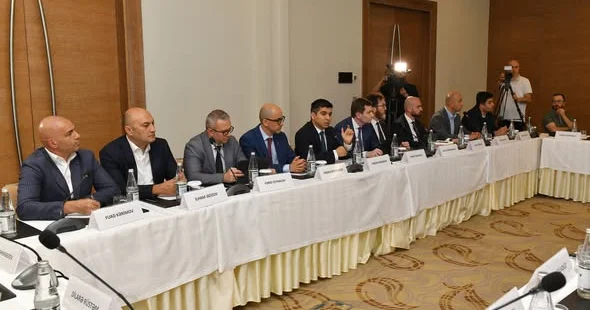 Qərarların və qanunvericilik islahatlarının gecikməsi onların aktuallığını və təsirini azalda bilər