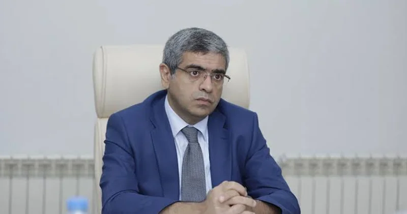 Nazir şöbə müdirini vəzifədən azad etdi (FOTO)