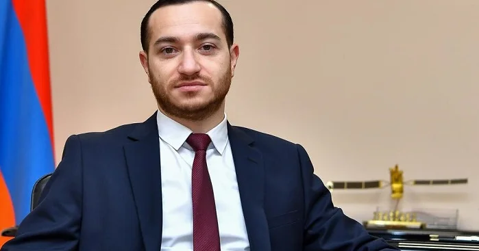 Nazir istefa verdi