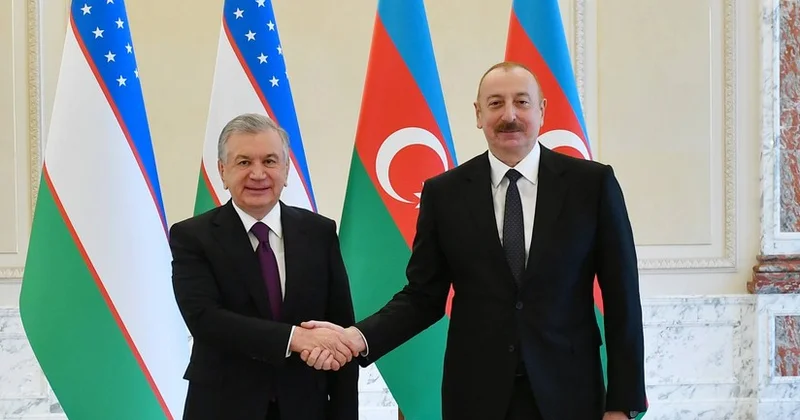 Президент Азербайджанской Республики Ильхам Алиев позвонил Президенту Республики Узбекистан Шавкату Мирзиёеву