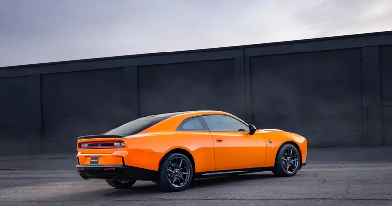 Dodge Charger benzin versiyası əldə edir…