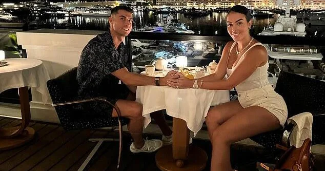 Ronaldonun Corcinasının açıq saçıq geyimi müzakirə yaratdı FOTOlar