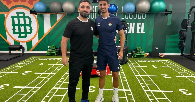 Betis də təcrübə keçən azərbaycanlı məşqçi İspanlar daha çox uşaqların fərdi inkişafına üstünlük verirlər