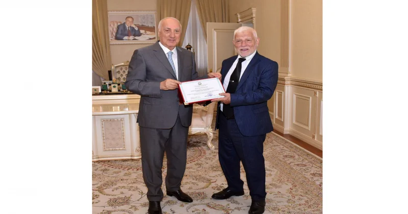 Zakir Fərəcov veteran cüdoçunu Fəxri Fərmanla təltif edib