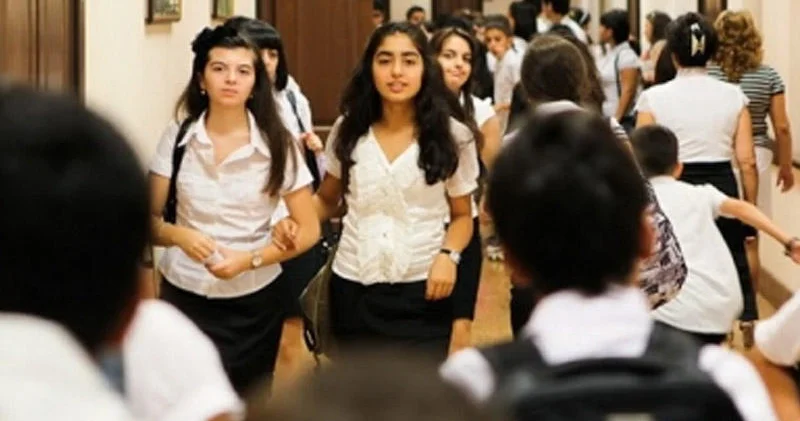 Şagirdlərə qəbul haqda məlumat gəlib Nazirlik isə qəbulu dayandırıb