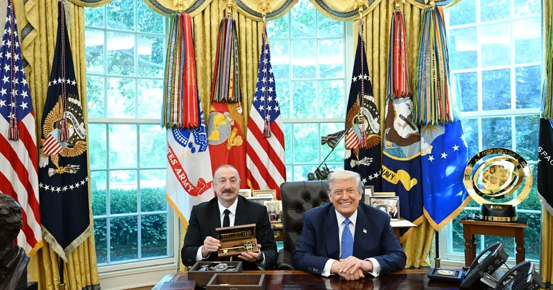 Donald Tramp Ağ Evin rəmzi açarını İlham Əliyevə təqdim edib
