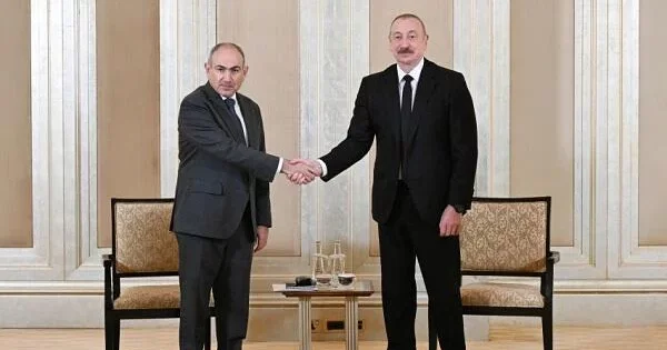 İlham Əliyev Paşinyana işarə etdi: Qələmi götür VİDEO