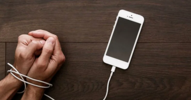 Həbsxana amerikalıya smartfon asılılığından qurtulmağa kömək etdi