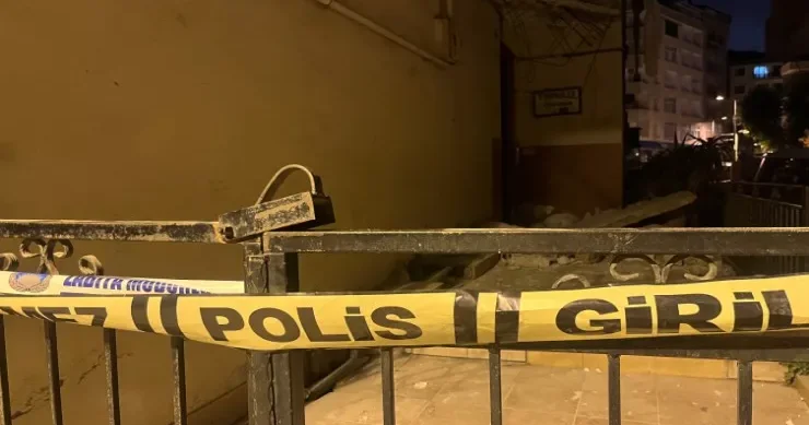 İstanbulda bina uçdub, sakinlər qaçıb canlarını qurtardılar FOTO
