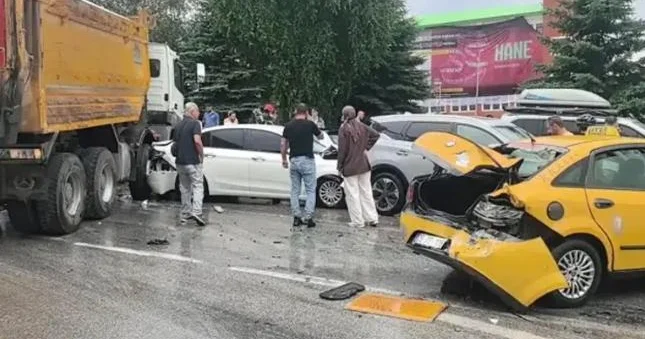 Ərzurumda zəncirvari qəza 10 nəqliyyat vasitəsi toqquşdu