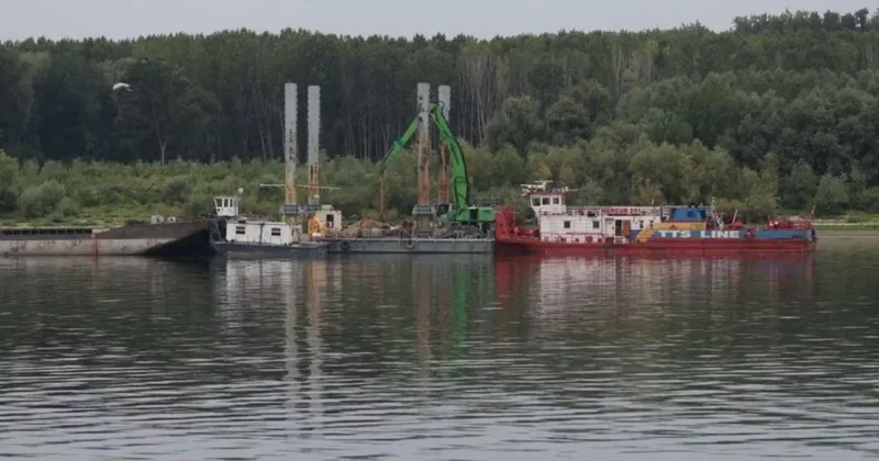 В Румынии затопили баржи для увеличения потока воды к АЭС Чернаводэ