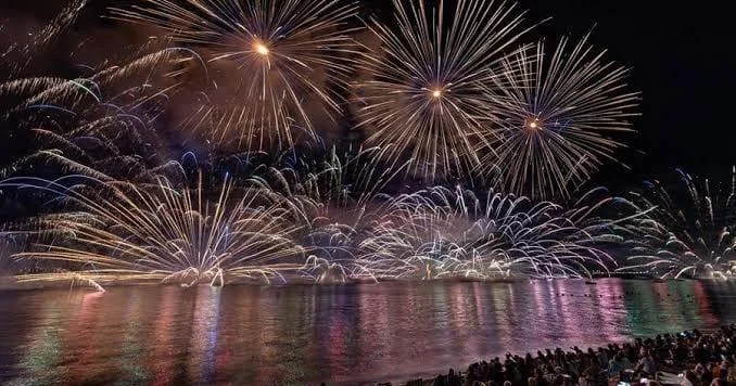 Festivalda fişəng partladı 27 nəfər yaralandı
