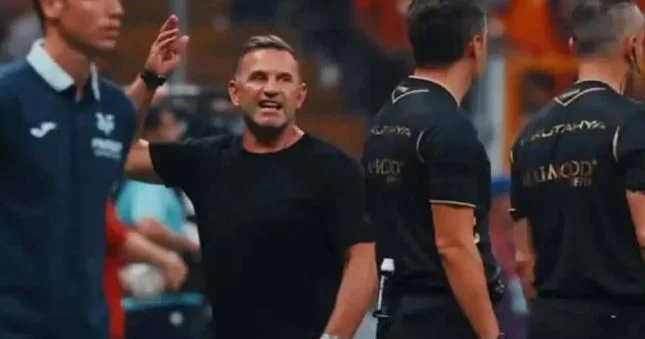 Okan Buruk bu hərəkətinə görə qırmızı vərəqə aldı Video