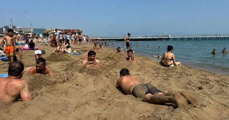 Yayda hamı bunu edir, amma təhlükəsini bilmir İsti qum həqiqətən dərmandır?