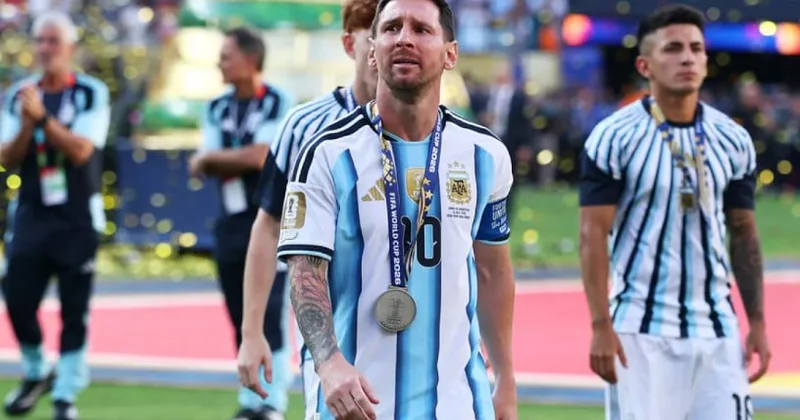Messi atasının vida mərasimi üçün doğma şəhəri Rosariyoya getdi