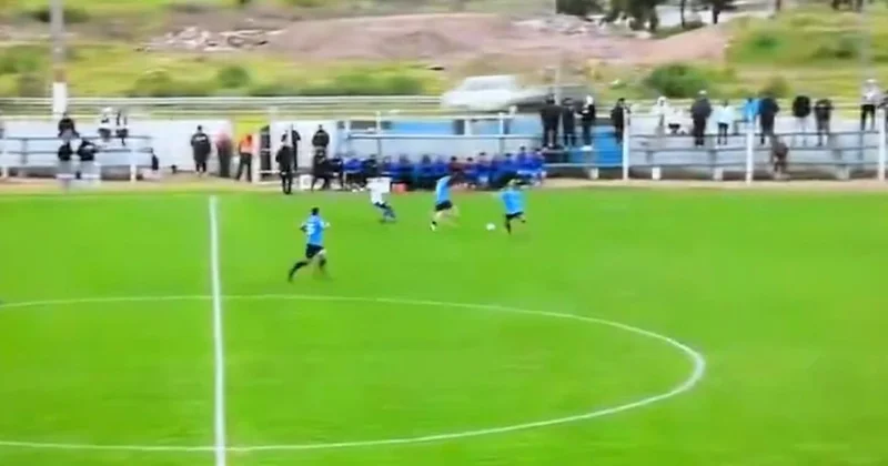 Futbolçunun meydandan çıxardığı top yolda qəzaya səbəb oldu VİDEO