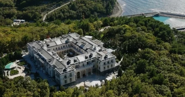 Ukrayna ordusu “Putin Sarayı” yaxınlığındakı S 400 sisteminin mövqeyini vurub
