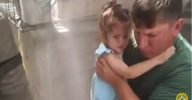 Sumqayıtda binada yanğın, sakinlər belə çıxarıldı, uşaqlar da var VİDEO