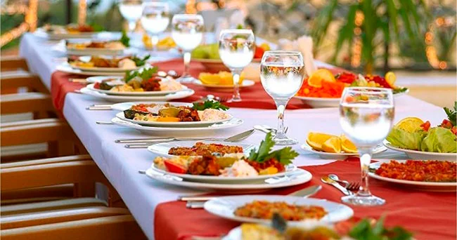 Restoranlarda trend ə çevrilən “vəhşilik”... Qırmızı kitaba düşən heyvanlarla müştəri cəlb edilir