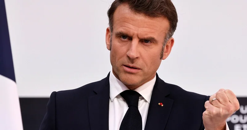 Parisdə məscidlərin qarşısında üzərində Makron yazılan donuz kəllələri tapılıb