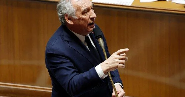 Премьер Франции ушел в отставку
