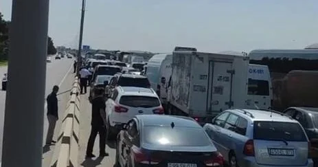 ДТП привело к крупной пробке на трассе Баку Сумгайыт ВИДЕО