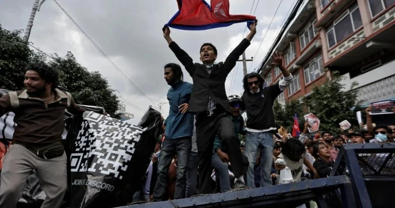 Nepal ordusunun komandanı etirazçılara müraciət edəcək