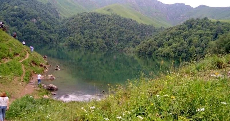 Maralgölün gözəlliyi insan laqeydliyi ilə itir FOTO