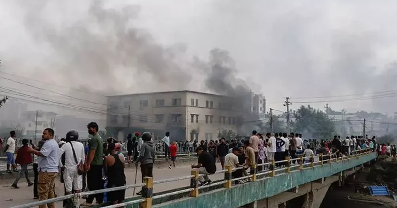 Nepalda iğtişaşların baş verdiyi şəhərlərə qoşun yeridildi