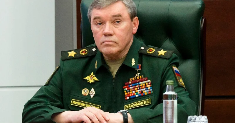 Putin Baş Qərargah rəisini təqaüdə göndərir SƏBƏB