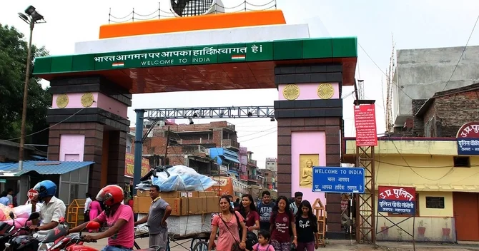 Nepalda etirazlar Hindistan sərhədinə keçdi