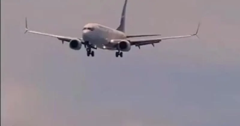 Жесткая посадка самолета без шасси попала на видео